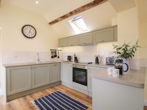 Opvaskemaskine, køkkentøj/tallerkener/redskaber