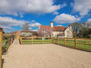 Cottage | Property grounds - The Old Piggery (Shifnal)