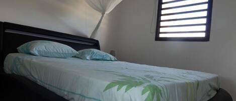 2 chambres, fer et planche à repasser, Wi-Fi, draps fournis