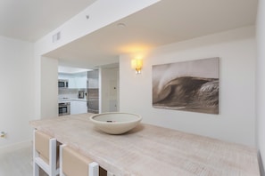 Apartment (1 Hotel & Homes 1445) | 3 Schlafzimmer, schallisolierte Zimmer, kostenloses WLAN, Wecker