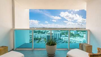 Apartment (1 Hotel & Homes 1445) | 3 bedrooms, soundproofing, free WiFi, alarm clocks