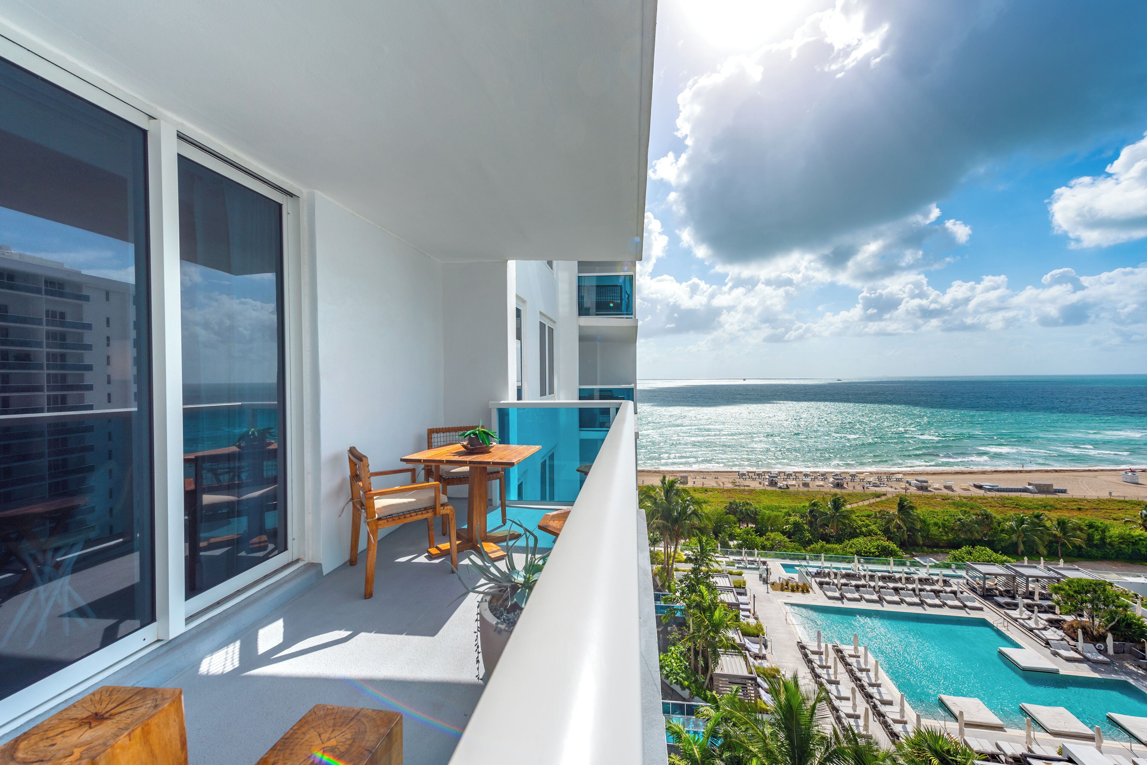 3 bedrooms, soundproofing, free WiFi, alarm clocks