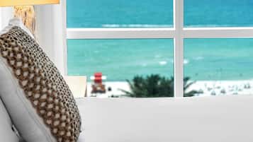 Apartment (1 Hotel & Homes 1222) | 3 bedrooms, soundproofing, free WiFi, alarm clocks