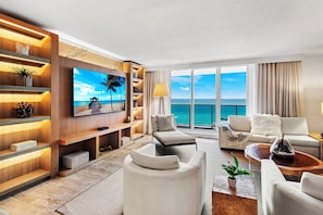 Apartment (1 Hotel & Homes 1222) | 3 bedrooms, soundproofing, free WiFi, alarm clocks