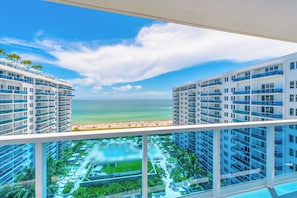 Apartment (1 Hotel & Homes 1544) | 3 bedrooms, soundproofing, free WiFi, alarm clocks