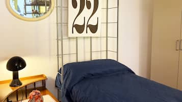 2 Schlafzimmer, Schreibtisch, Bügeleisen/Bügelbrett, Reisekinderbett