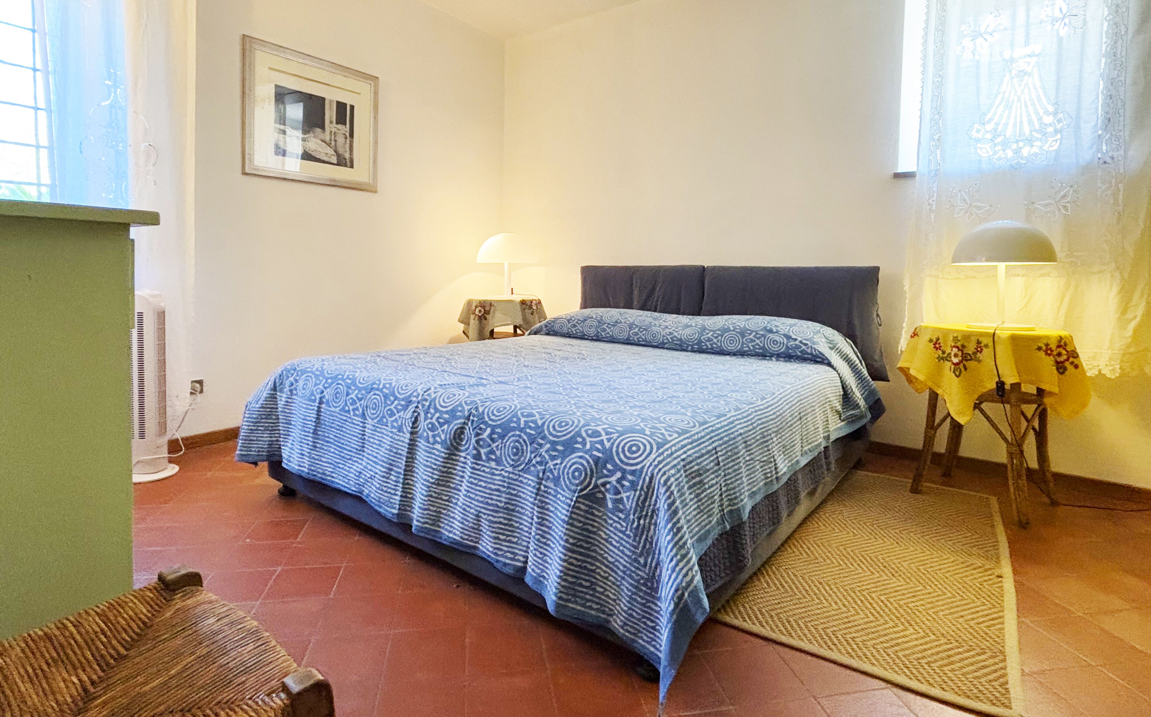 2 camere, una scrivania, ferro/asse da stiro, culla da viaggio