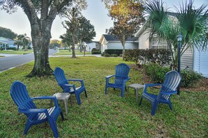 Property grounds - Del Mar Paradise! The Villages, Close to Spanish Springs, Golf Cart, Bikes! (Lady Lake)