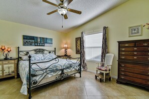 2 bedrooms, iron/ironing board, WiFi, bed sheets - Del Mar Paradise! The Villages, Close to Spanish Springs, Golf Cart, Bikes! (Lady Lake)