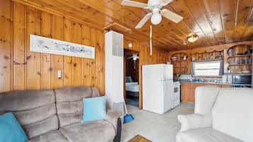 Family Cabin, 2 Bedrooms, Beachfront | Living area