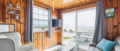 Family Cabin, 2 Bedrooms, Beachfront | Living area