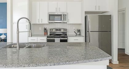 Waller 3BD/2BA 1 - Three Bedroom Apartment, Sleeps 6