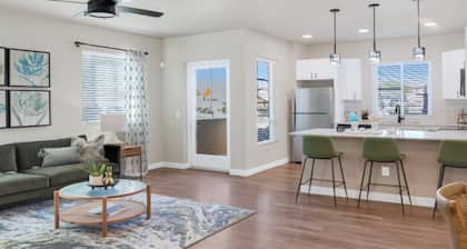 BallparkVilla 2BD 6 - Two Bedroom Apartment, Sleeps 4