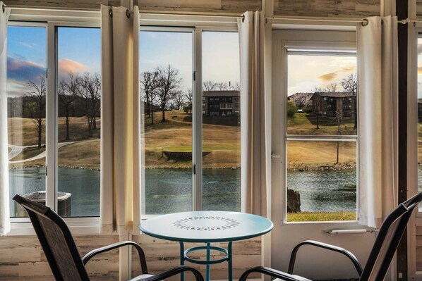 Condo, 1 giường cỡ queen và sofa giường, bếp, quang cảnh sân golf (Dream on the Green) | Nội thất