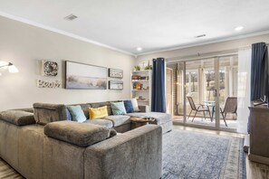 Condo, 1 Queen Bed with Sofa bed, Kitchen, Golf View (Dream on the Green) | Living area | 42-inch flat-screen TV with digital channels - Dream on the Green For 4! (Branson)