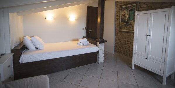 Room, 2 Bedrooms, Terrace, City View | 2 bedrooms