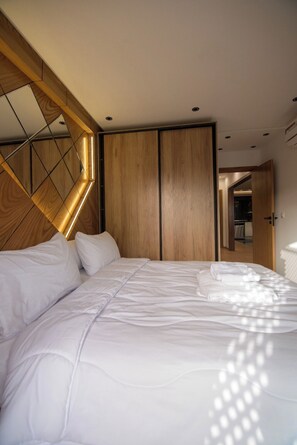 2 bedrooms, iron/ironing board, WiFi, bed sheets