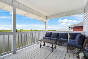 Signature-Haus, 3 Schlafzimmer, Terrasse, Kanalblick | Balkon