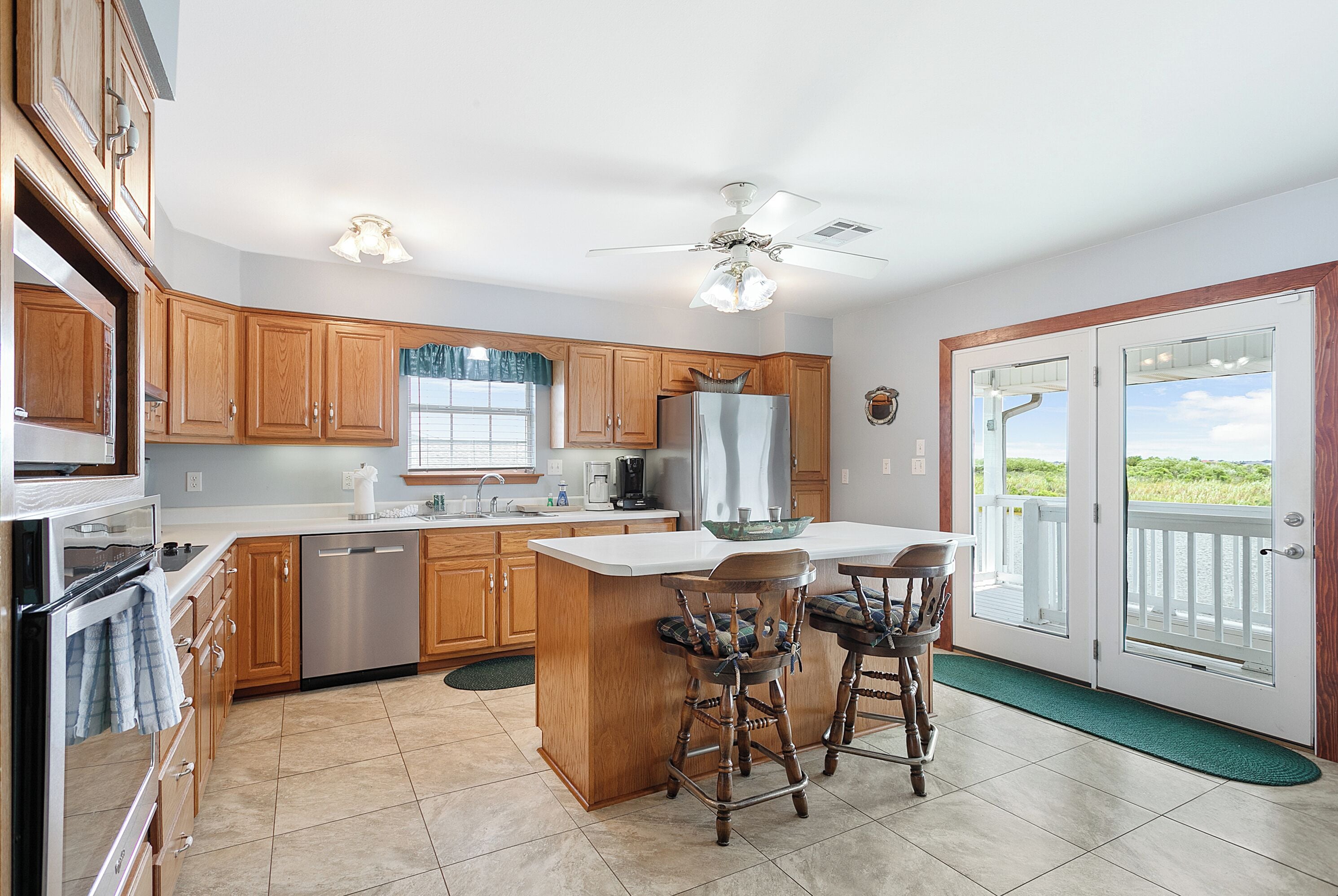 Rumah Khas, 3 kamar tidur, patio, pemandangan kanal | Dapur pribadi | Lemari es, microwave, oven, dan kompor