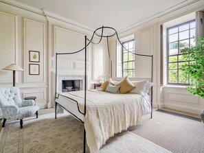 6 chambres, fer et planche à repasser, Wi-Fi, draps fournis
