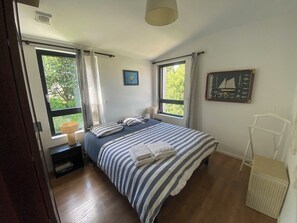 5 makuuhuonetta, silitysrauta/-lauta, Wi-Fi, vuodevaatteet