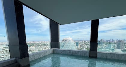 Luxury apartment next to BTS skytrain ARI. Lovely&lively prime area of Bangkok