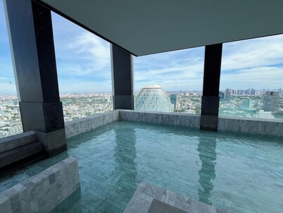 Luxury apartment next to BTS skytrain ARI#1 Lovely&lively prime area of Bangkok