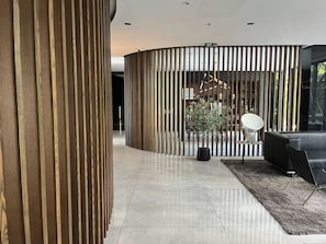 Lobby - Luxury apartment next to BTS skytrain ARI. Lovely&lively prime area of Bangkok (Phayathai)