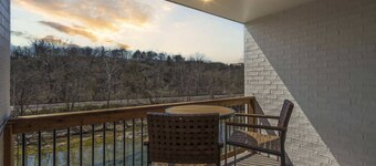 Modern Yote Condo at Roark Creek