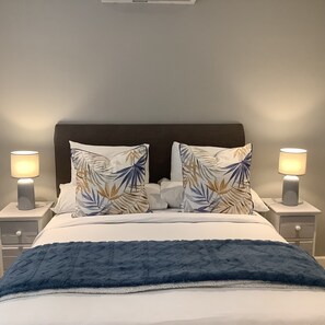 Iron/ironing board, WiFi, bed sheets