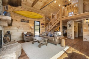 Cabin, Multiple Beds, Hot Tub, Mountain View (Elk Lodge) | Living area