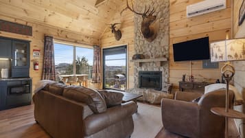 Cabin, Multiple Beds, Hot Tub, Mountain View (Elk Lodge) | Living area | 42-inch flat-screen TV with digital channels