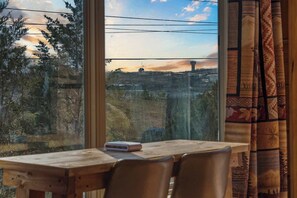 Cabin, Multiple Beds, Hot Tub, Mountain View (Elk Lodge) | Interior