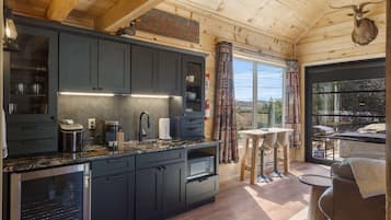 Cabin, Multiple Beds, Hot Tub, Mountain View (Elk Lodge) | Private kitchen | Fridge, microwave, coffee/tea maker