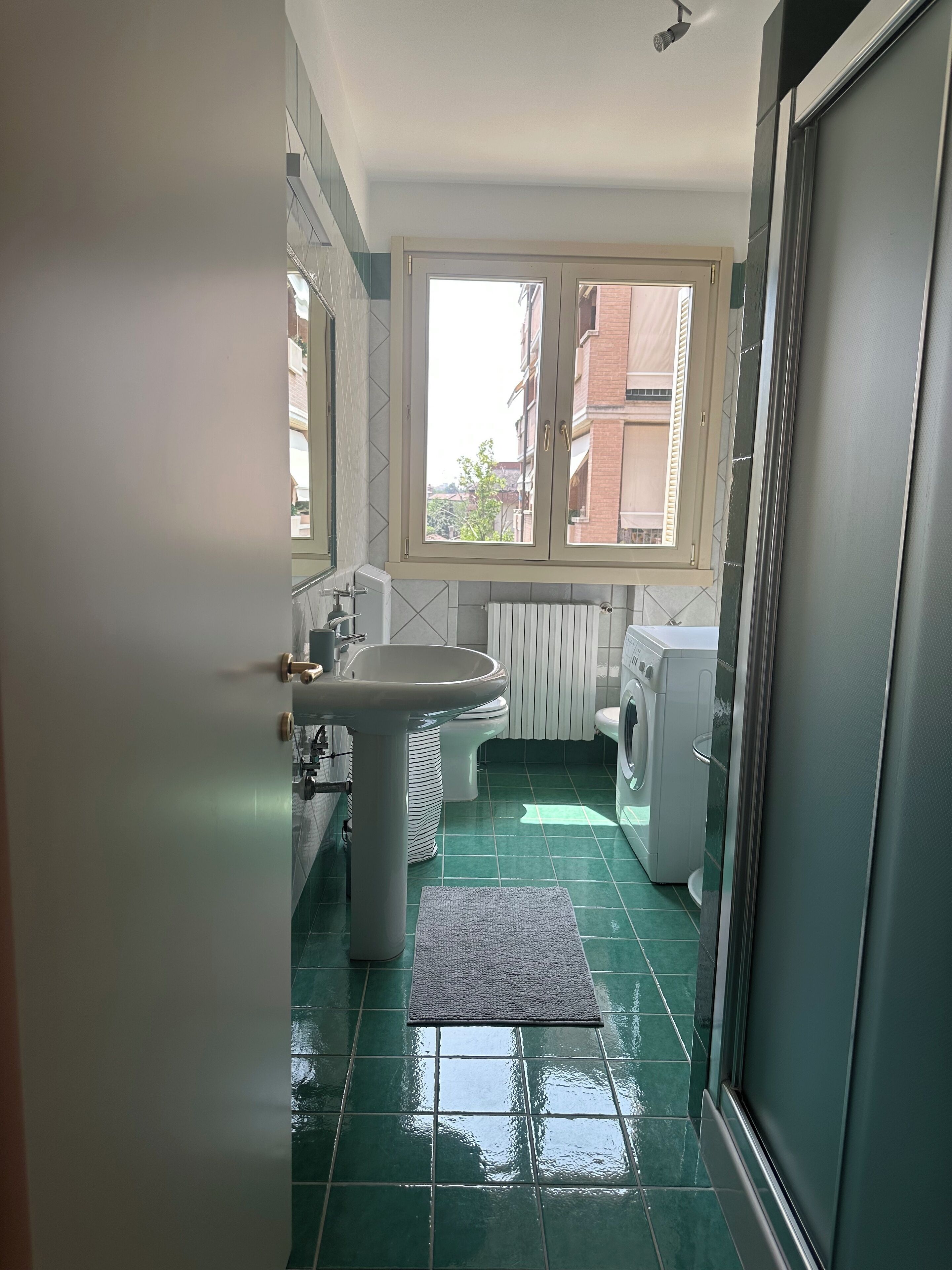 Haartrockner, Handtücher, Seife, Shampoo