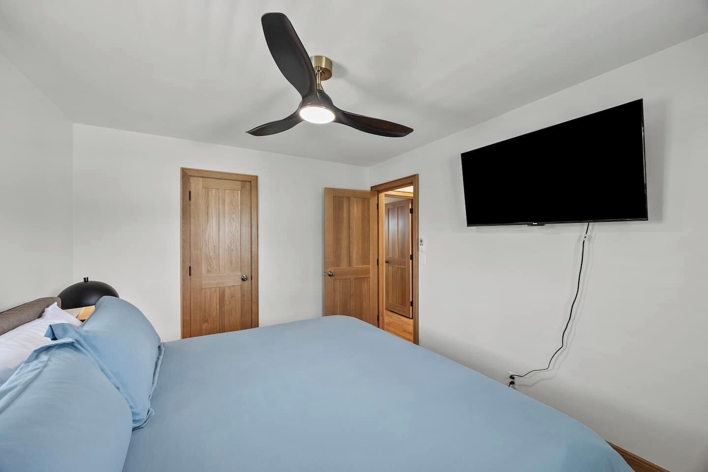 3 bedrooms, iron/ironing board, travel crib, free WiFi