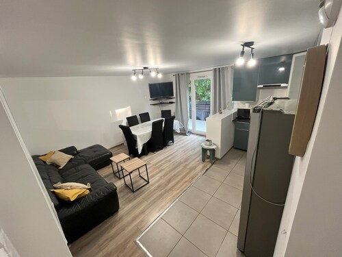 Bright and Spacious 3-Bedroom Apartment - Direct Access to Central Paris