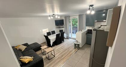 Bright and Spacious 3-Bedroom Apartment - Direct Access to Central Paris