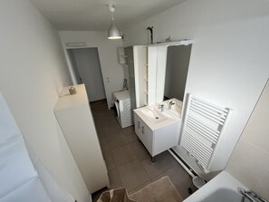 مجففات شعر، مناشف، صابون، شامبو