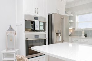 House, Multiple Beds (Port St Paradise) | Private kitchen