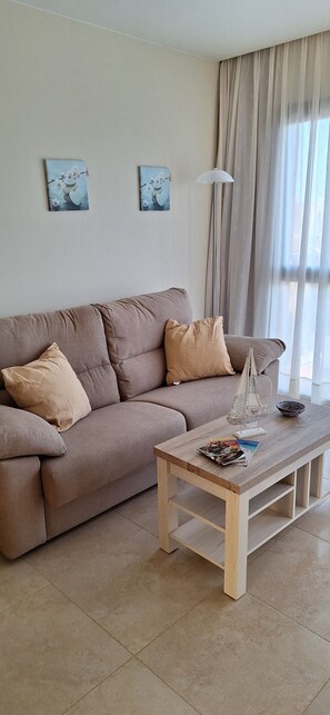 Fernseher, DVD-Player, Stereoanlage