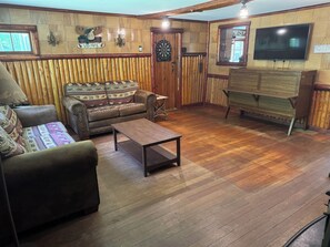 Smart TV - Quaint Cottage on the Sandy Shores of Lake Michigan ready for Christmas (Rapid River)