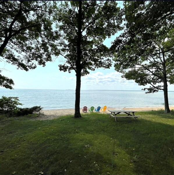 Property grounds - Quaint Cottage on the Sandy Shores of Lake Michigan ready for Christmas (Rapid River)
