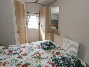 2 bedrooms, individually decorated, individually furnished, free WiFi