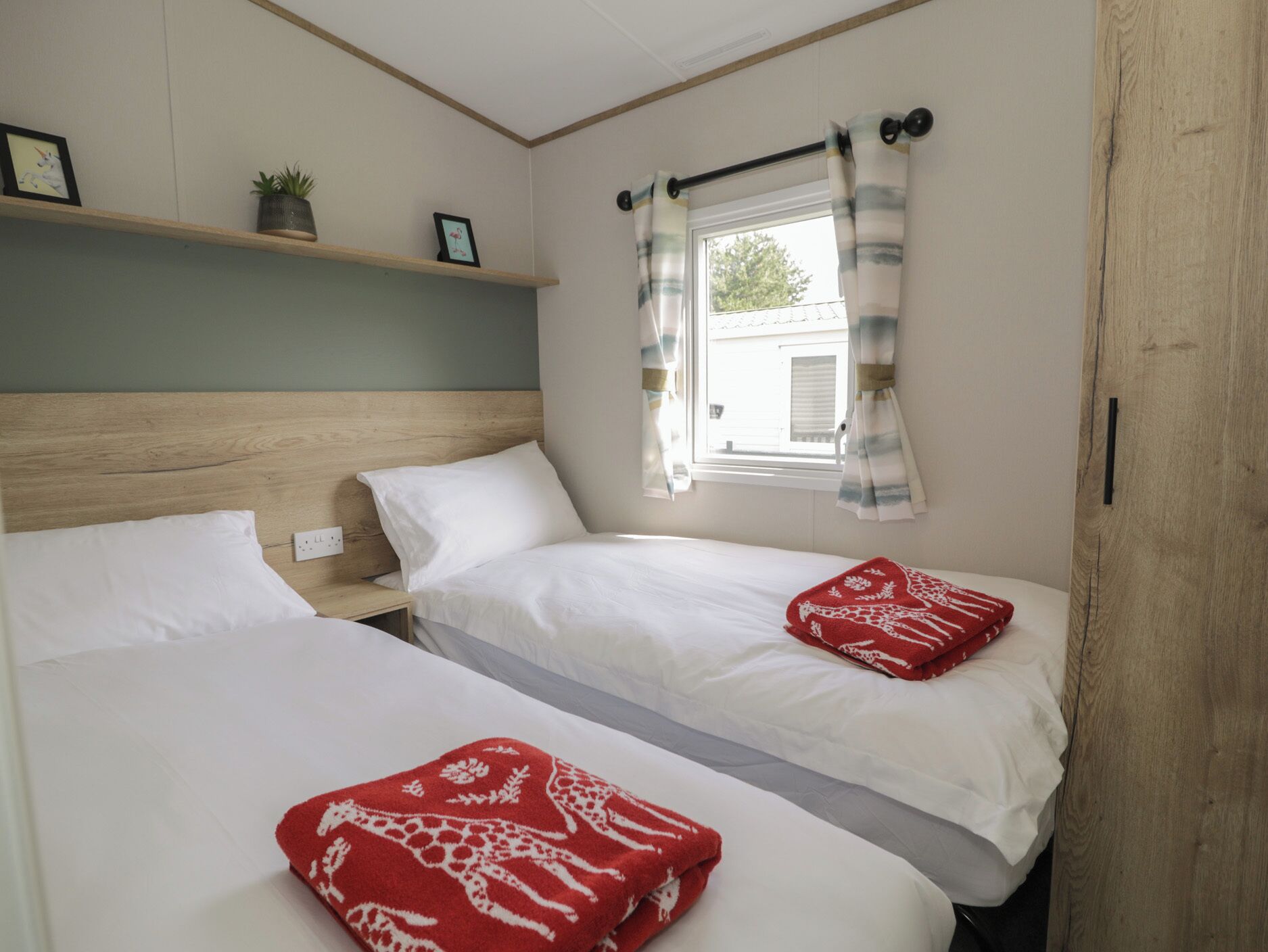 2 bedrooms, individually decorated, individually furnished, free WiFi