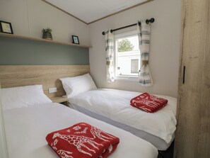2 bedrooms, individually decorated, individually furnished, free WiFi - 8 Puffin Way (Llwyngwril)