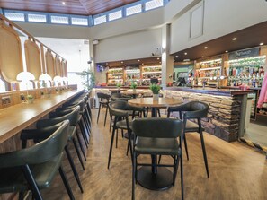 Bar (on property) - 8 Puffin Way (Llwyngwril)