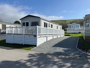Cottage | Exterior - 8 Puffin Way (Llwyngwril)
