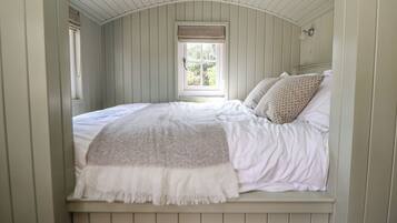 1 bedroom, individually decorated, individually furnished, free WiFi