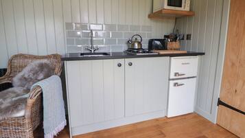 Cookware/dishes/utensils